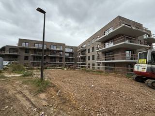 Ruim hoekappartement met 3 slaapkamers, 2 badkamers en groot zonnig terras – Residentie Kwikstaart, HalleOp de tweede verdieping van Residentie...