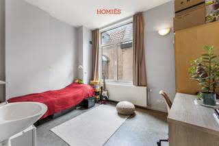 Deze gezellige studentenkamer met eigen sanitair situeert zich in een studentenpand in de Kortestraat, pal in het centrum van Leuven. Dankzij...