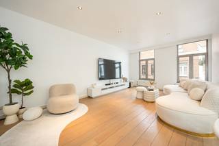 Ruim duplexappartement van 178 m² met o.a. 3 slpks, ruime badkamer, twee douchekamers en terras in het centrum van Turnhout met alle voorzieningen...