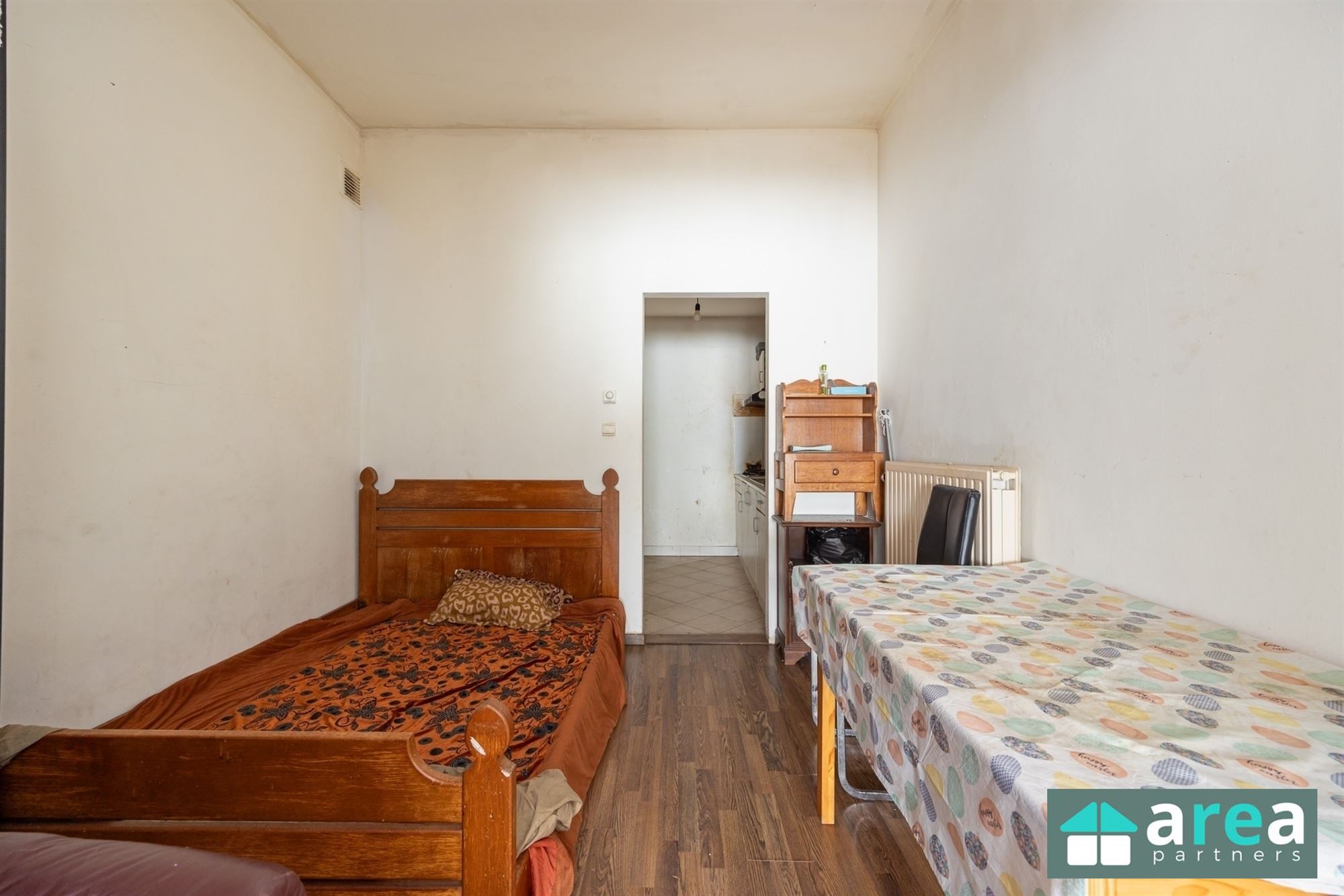 Ruime opbrengsteigendom bestaande uit 5units op centrale locatie! - foto 4