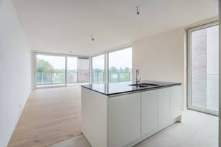 Welkom bij het nieuwbouwproject, gelegen aan de prachtige Leie in het bruisende centrum van Harelbeke. Dit unieke appartement biedt een...