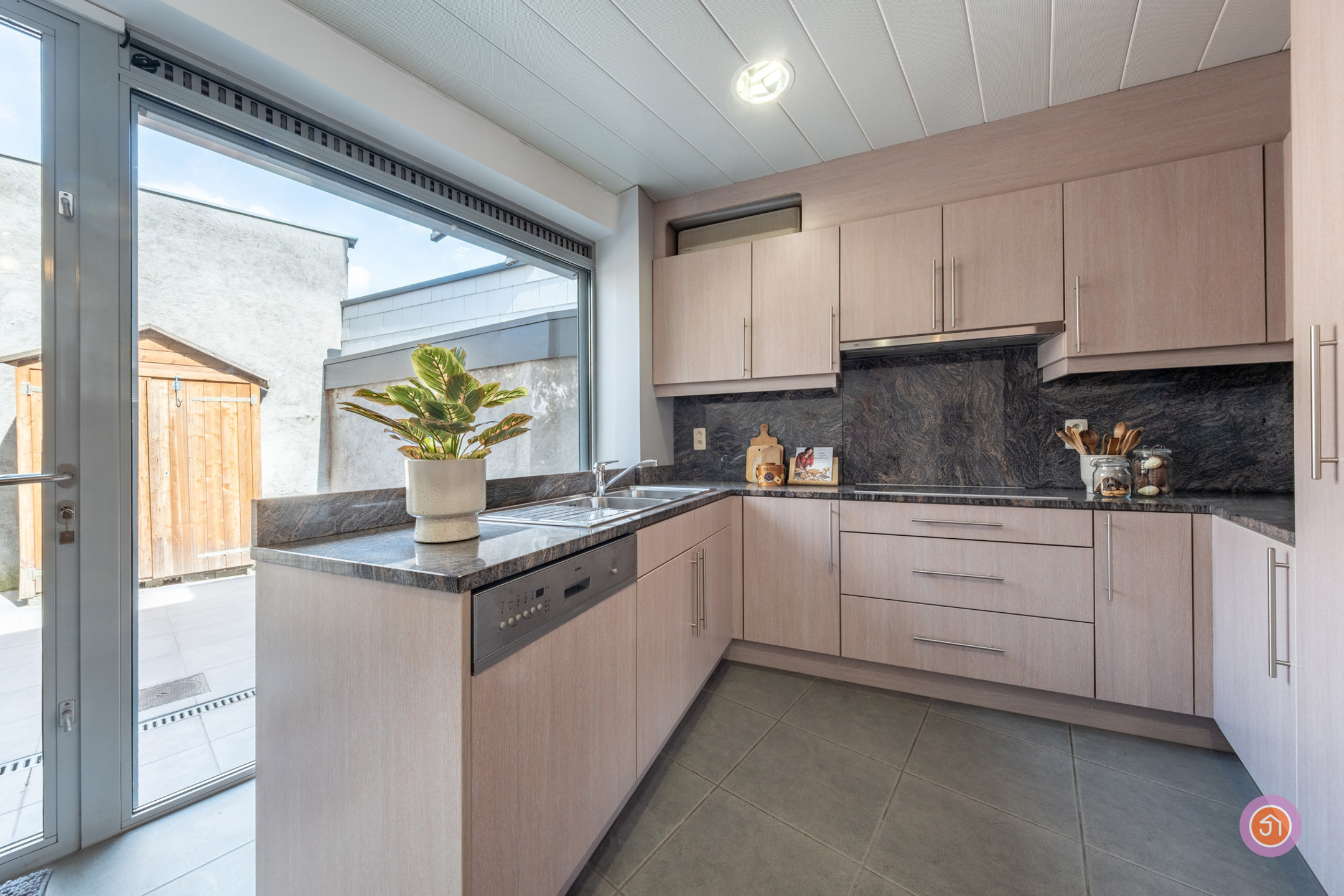 Gelijkvloers appartement met 2 slaapkamers en garage - foto 4