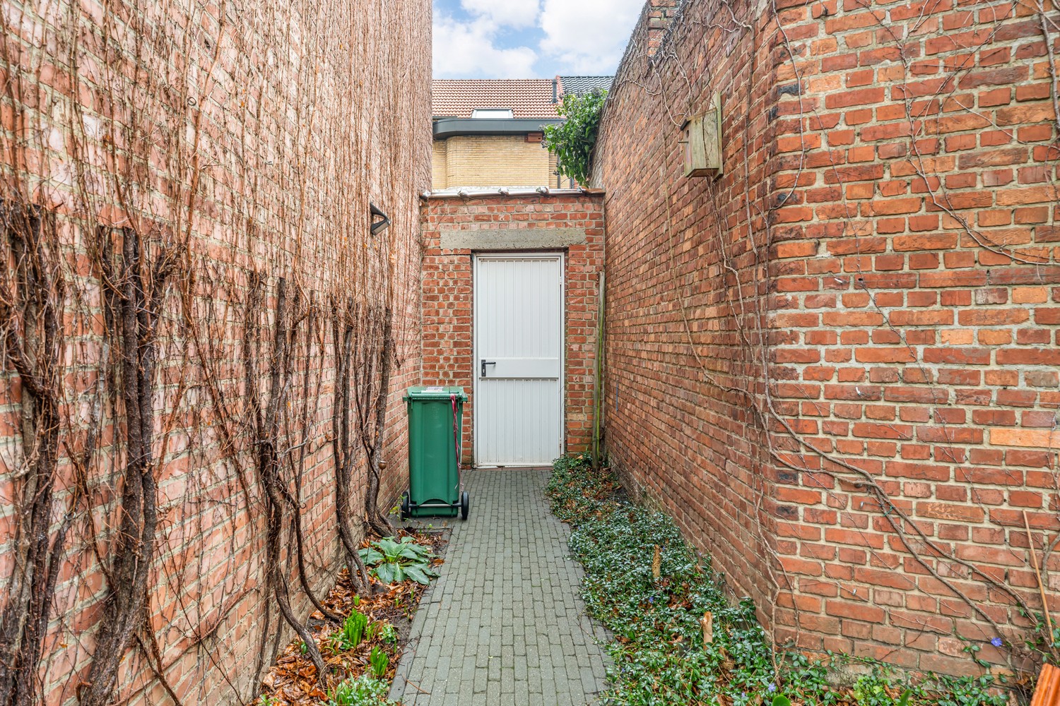 Mooie brede woning met aparte garagebox op TOP-locatie ! - foto 5