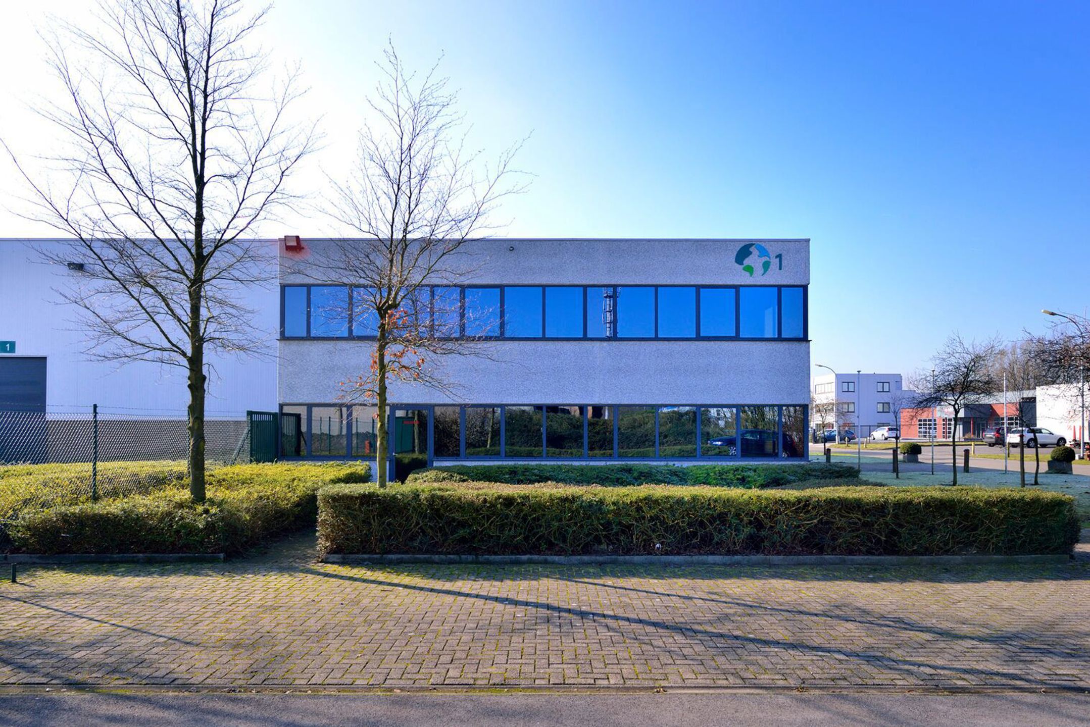 Uitstekend gelegen logistiek van 17.247 m² vlakbij de N16 - foto 1