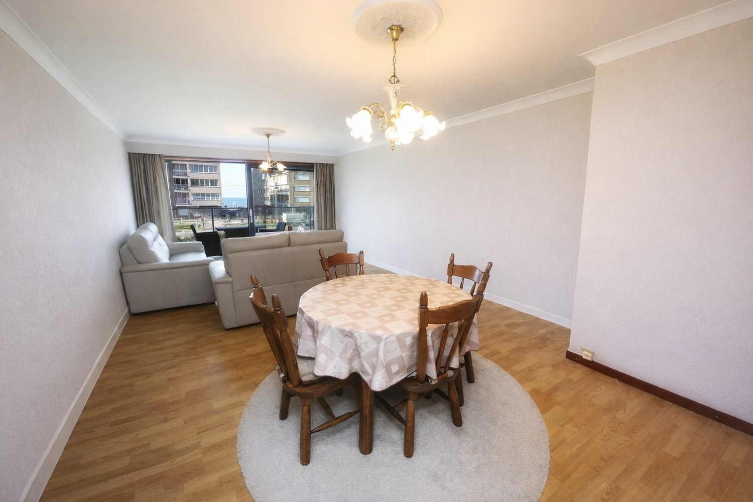 Mooi doorloopappartement met 2 terrassen en zeezicht te Oostende ! - foto 2