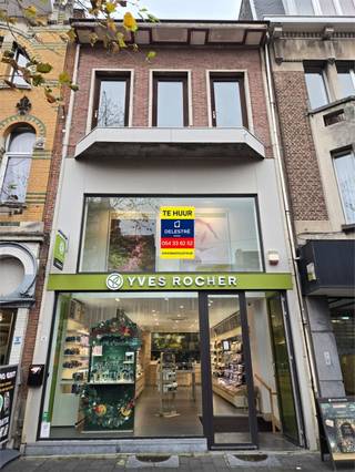 Handelsgebouw te huur in hartje Mortsel!Volledig gebouw – ideaal voor commerciële activiteiten.Dit handelspand in het hart van Mortsel biedt een...