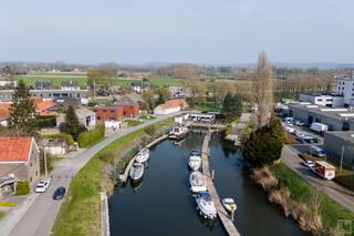 Energiezuinige nieuwbouwwoning (2025) met uitzonderlijke ruimte aan de jachthaven van KerkhoveDe woning is ideaal gelegen aan de jachthaven van...