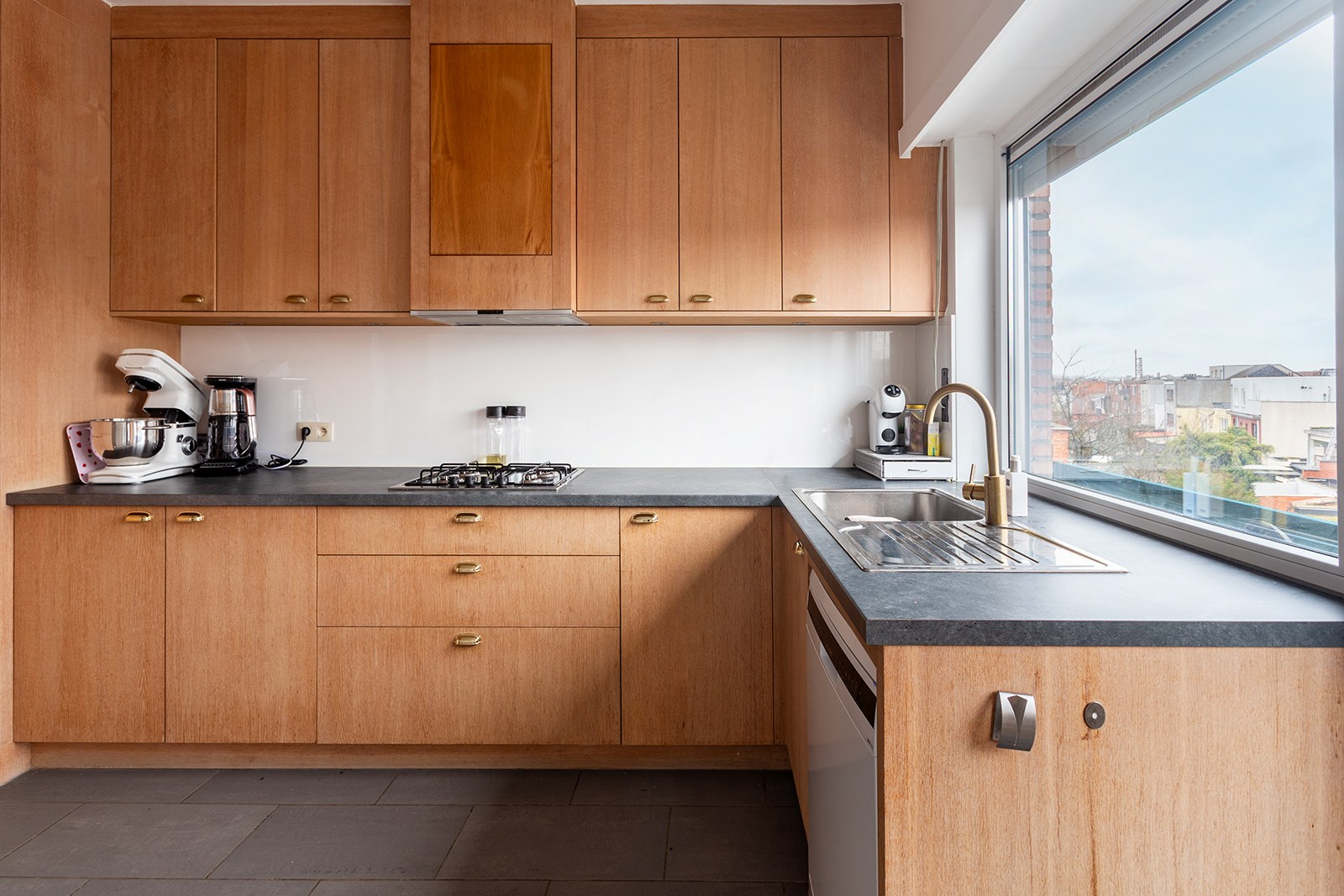 Prachtig gerenoveerd appartement met 3 ruime slaapkamers en terras - foto 3