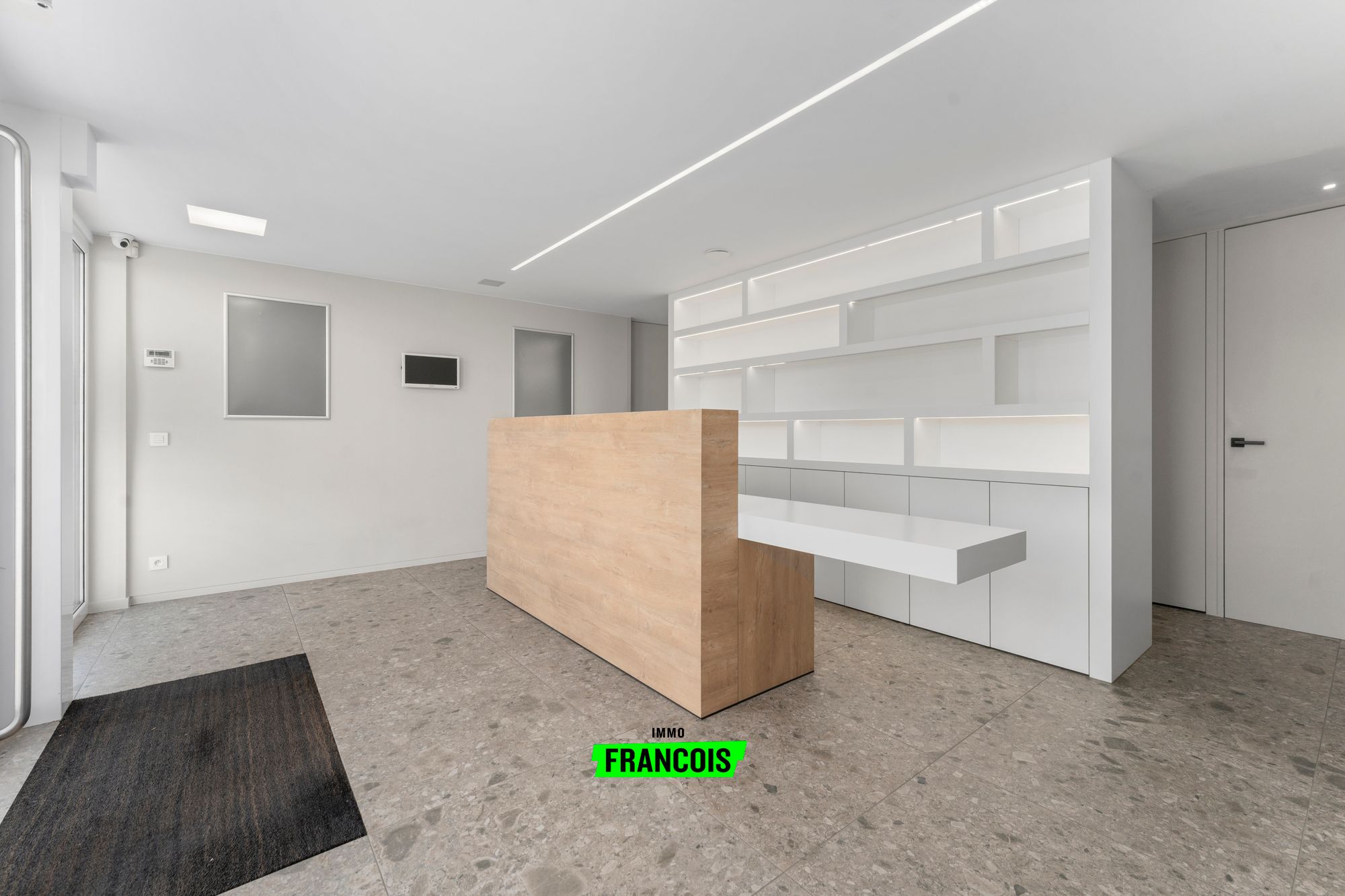 Unieke Opportuniteit te Koop in het Hart van Blankenberge! - foto 2