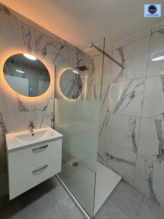 <p><span>2-BEDROOM APARTMENT WITH GARAGE</span></p><p><span>Asking price: 175,000 euros</span></p><p><span> </span></p><p><span>This renovated apartment is quietly located near the city center of Geraardsbergen, close to schools, shops, and public transportation.</span></p><p><span>It features an entryway, living room, updated kitchen and bathroom, separate toilet, and 2 bedrooms.</span></p><p><span>There is a small terrace at the back. </span></p><p><span>The garage must be purchased separately for 25,000 euros.</span></p><p><span>Highlights: - Favorable EPC rating: C</span></p><p><span> - Electricity up to code</span></p><p><span> - Asbestos-safe</span></p><p><span> - Certificate of compliance for rental</span></p><p><span> </span></p><p><span>Ideal investment project!!!</span></p><p><span> </span></p><p><span>For more information or to schedule a visit, call Dylan at 0489/54.69.99 or email <span>Dylan@svena.be</span></span></p><p><span> </span></p><p><span>Urban planning extract/information pending!</span></p><p><span> </span></p><p><span> </span></p><p><span>This information is provided for informational purposes only, and we cannot be held liable for any inaccuracies. </span></p><p><span>The living area is provided for informational purposes only.</span></p><p><span> </span></p><p><span> </span></p>