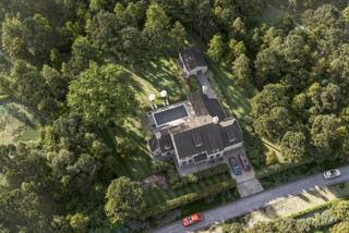 Rustig gelegen bouwgrond voor een open bebouwing op een perceel van 4.328m². Deze bouwgrond biedt de perfecte combinatie van rust en bereikbaarheid. Gelegen in een bosrijke omgeving maar toch vlakbij de E313, wat zorgt voor een vlotte verbinding naar zowel Antwerpen als Hasselt. <br /><br />Bouwvoorschriften: <br />Maximale bouwdiepte : 21m <br />Maximale bouwbreedte : 31m15 <br />Maximale kroonlijsthoogte : 7m<br /><br />Verkavelingsvoorschriften op eenvoudig verzoek te bekomen via ons kantoor. Vrij van bouwverplichtingen: u bouwt wanneer en met wie u wenst.