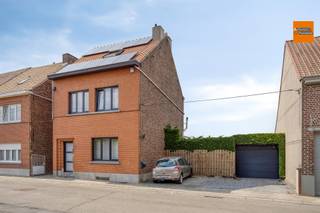  Maison rénovée de 4 chambres à coucher avec grand jardin et piscine. Découvrez cette maison 3 façades dans le village de Perk, caractérisée par un...