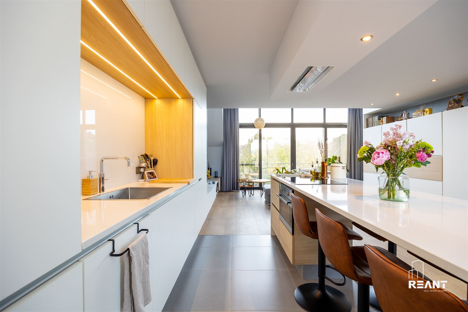 Lichtrijk duplexappartement met mezzanine en ruim terras. - foto 5