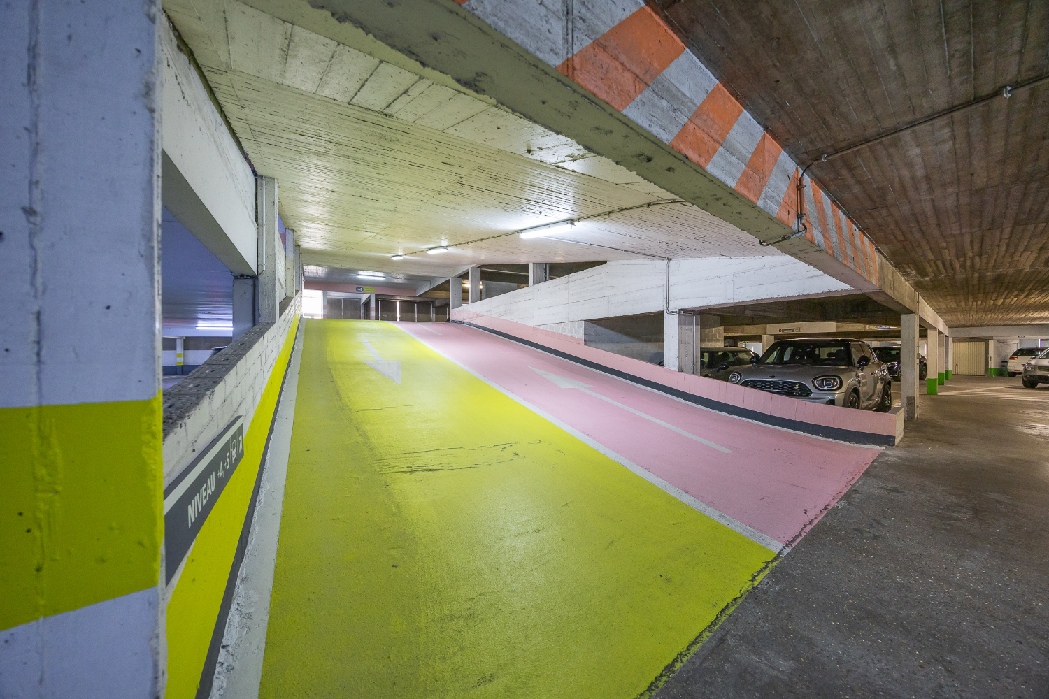 Overdekte parkeerplaats in het europacentrum - foto 3