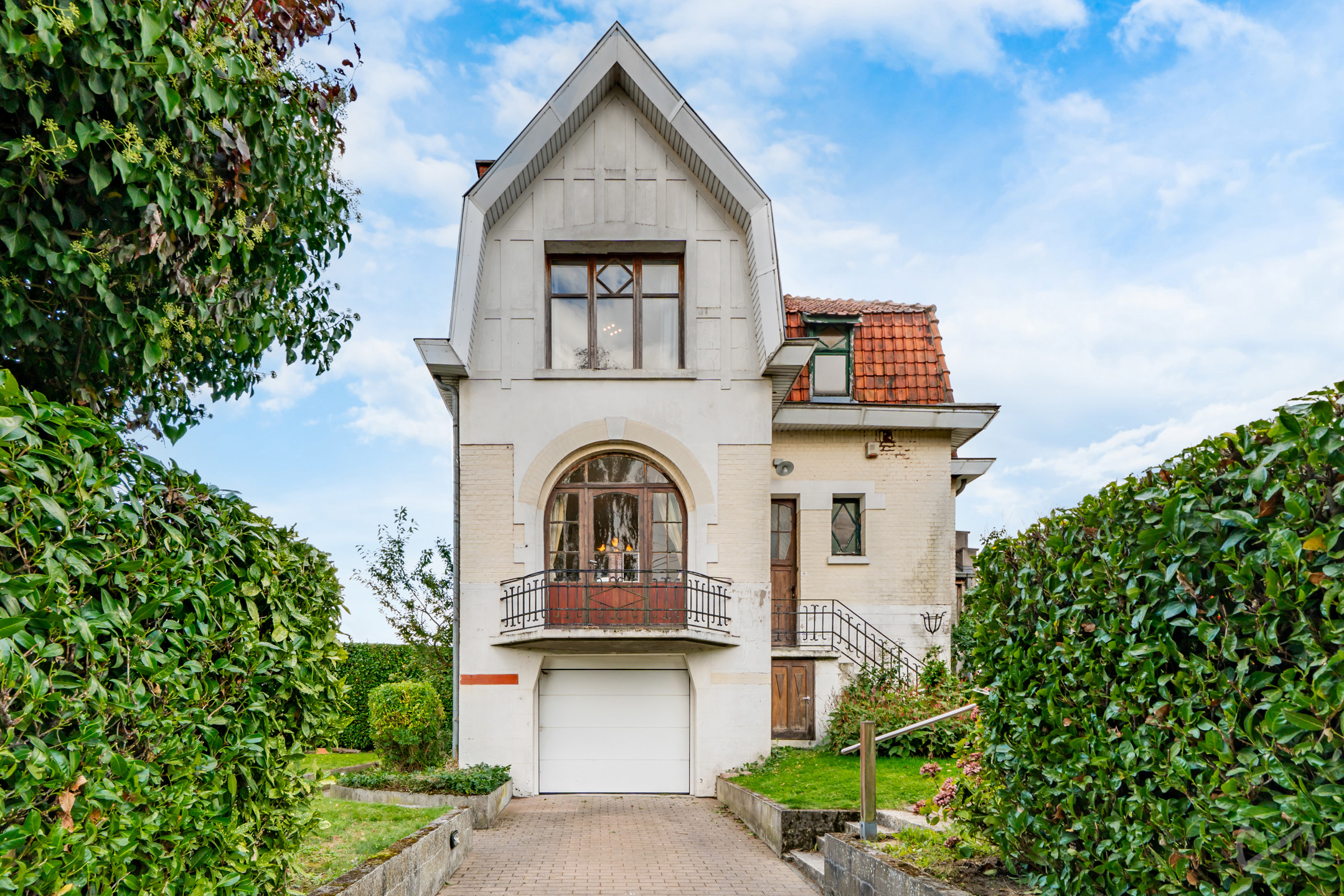 Herenhuis met garage, tuin en vrij beroep. - foto 1