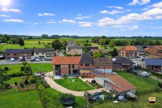 Stroopstokerij van Vrolingen met grotendeels gerenoveerde woning met6 slaapkamers en achterliggende loods op een mooi perceel van 35 are 21 ca.*GEEN...