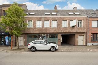 Ruim handelsgelijvkloers van 217m² met veel mogelijkheden en grote vitrine. Gelegen op een centrale handelsligging in het stadscentrum van...