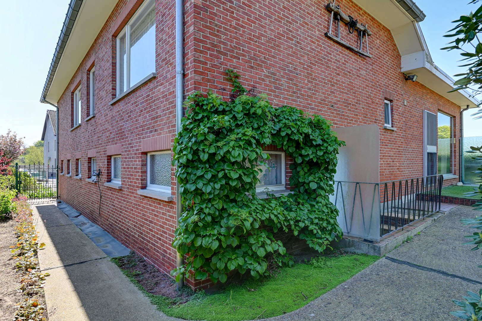 Ruime woning met drie slaapkamers - foto 4