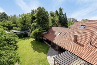 Prachtige hoeve te koop op een perceel van 22 are!Deze hoeve is volledig gestript en gerenoveerd vanaf 2012-....Via de grote houten poort kom je op...