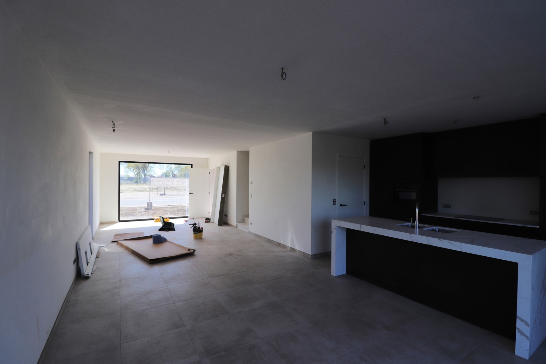 Energiezuinige nieuwbouwwoning met 4 slaapkamers, terras tuin en carport. - foto 3