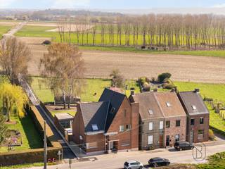 Beautifully situated and renovated house in a superb location in the middle of the fields, where peace, privacy, and open views are key...