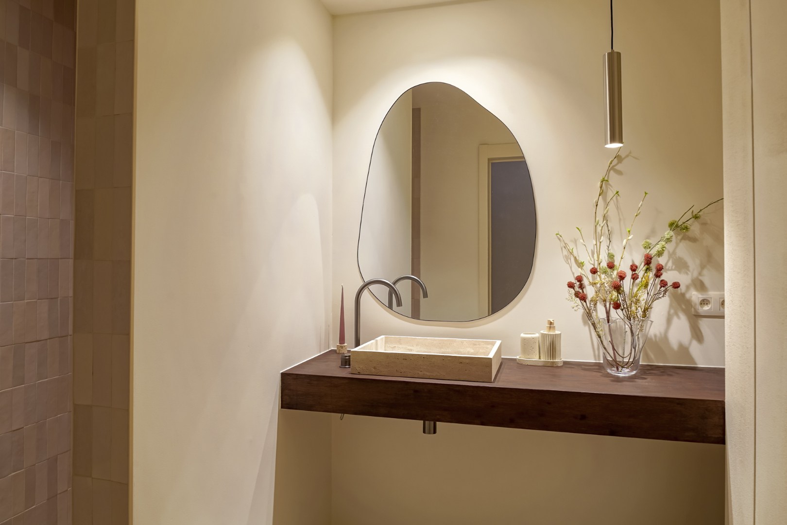 Luxuriously renovated 3-bedroom apartment in the heart of Oostende. - photo 3