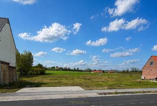 Mooi perceel bouwgrond voor VILLAWONING en met een ZUIDELIJKE ORIËNTATIE te Oudenaarde.Gelegen langs de N46 (Oudenaarde-Zwalm), deze gewestweg is...