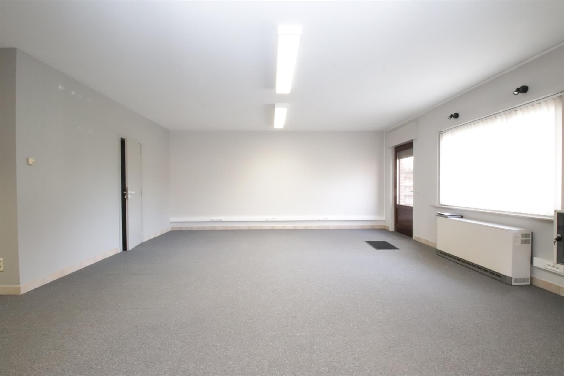 POLYVALENTE KANTOORRUIMTE TE HARELBEKE - foto 3