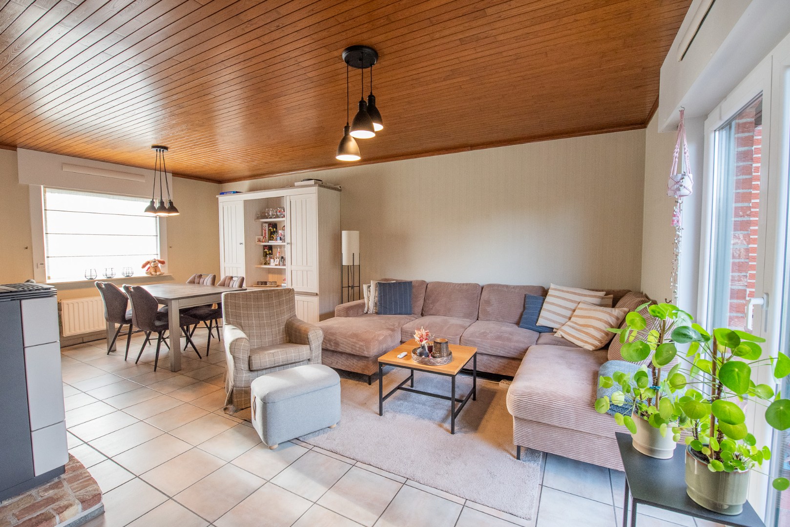 🏡 Charmante gezinswoning met 3 slaapkamers, inpandige garage en prachtige tuin in rustige woonwijk - Bezoek woensdag 10 december 15u30-17u30 (mits afspraak) - foto 3