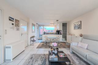 Het appartement is gelegen op de vijfde verdieping van de goed onderhouden residentie Beach Palace, gelegen aan de Leopoldlaan en de Zeedijk...