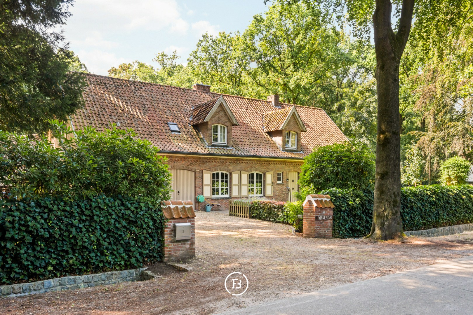Vrijstaande villa met groot bijgebouw - foto 4