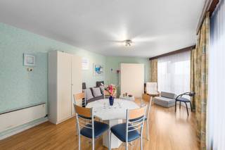 <p><strong>Studio te koop in Nieuwpoort- Bad!</strong></p>

<p> </p>

<p><u>S</u><span>tudio op het gelijkvloers gelegen in het centrum van Nieuwpoort-Bad: lichtrijke woonkamer, afzonderlijk keuken en zicht op de schildpad, badkamer met ligbad, wastafel en toilet. De studio wordt gemeubeld verkocht. Het EPC wordt lager door de renovatie van de gevel en de nieuwe ramen (deze is ten laste van de verkoper).</span></p>

<p><u>Troeven:</u></p>

<ul><li><span>Prachtige ligging met zicht op de schildpad!</span></li><li><span>Gevelrenovatie in uitvoering! </span></li><li><span>Vlakbij de winkels en het strand! </span></li></ul>

<p><span>Interesse? Contacteer ons voor bezoek of bijkomende info: T 058/22.22.22 of </span>servimo@era.be</p>

<p> </p>