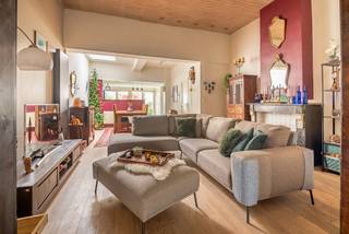 <p>On a quiet street in 2020 Antwerp, you will find this 90 m² ground-floor apartment with a 25 m² city garden, behind an authentic yellow-brick façade. High ceilings, a marble fireplace and wooden floors give this apartment a character you simply won't find in a new build.</p>
<p><strong>Highlights at a glance</strong> + Ground-floor living with a private 25 m² city garden<br />+ Generous 30 m² bedroom with authentic wooden doors<br />+ EPC label C, asbestos-safe certificate and compliant electrical installation<br />+ Rear extension fully insulated in 2026 (roof and rear façade)<br />+ Kitchen from 2021<br />+ Characterful façade, high ceilings, marble fireplace and wooden floors</p>
<p><strong>Layout</strong> You enter the light-filled living room with high ceilings and a marble fireplace. Original wooden double doors open onto the generous bedroom of no less than 30 m², leaving ample space for a large walk-in wardrobe or home office. The dining area with skylight connects to the semi-open kitchen (2021), where the large sliding window takes you straight into the walled city garden: a cosy terrace with plenty of greenery.</p>
<p>Ready to feel at home here? Call 0478.65.04.73 and book your viewing today!</p>
