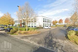 <strong>500 m² office</strong> for rent near the Leuvense Steenweg in Zaventem.<br />Superbly located, just off the Leuvense Steenweg and only 2 km from the E40 exit in Steenokkerzeel, offering quick access to the R0 within 2.5 km. The location is also easily accessible by public transport, with Nossegem station located 1.5 km away and several bus stops nearby.<br /><br />The office is located on the first floor of a modern building in the Ikaros Business Park and is fully equipped with contemporary amenities. The site also offers a variety of facilities, including meeting rooms, a restaurant, seminar rooms, a daycare, and a fitness area with showers. There is ample parking available with charging stations for electric vehicles.<br /><br /><strong>Immediate 30/06/2026! </strong>Other office spaces are also available, ranging from <strong>137 m² to 5.300 m²</strong>, perfect for growing businesses.<br /><br />Contact <strong>PANORAMA B2B</strong> for more information, plans, or to schedule a viewing at <strong>0477 09 00 09.</strong>