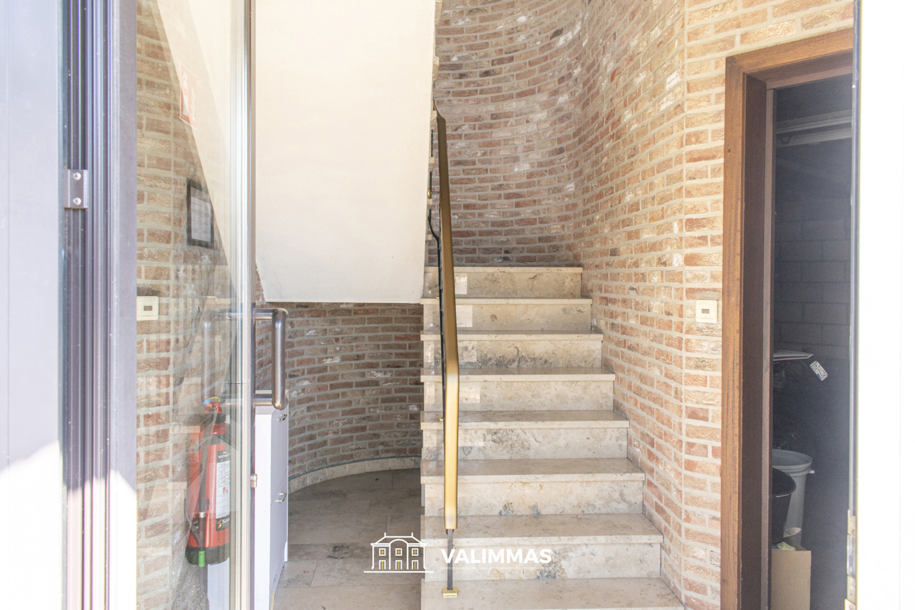 Welgelegen opbrengsteigendom met 3 appartementen & garage... - foto 4