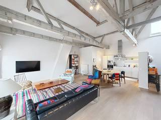 Dit unieke appartement is gevestigd in een statige, laatclassicistische herenwoning uit 1764. Het pand werd gebouwd in opdracht van burgemeester...