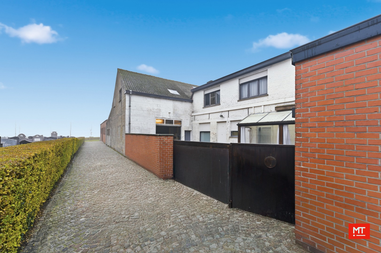 Bijzonder ruim gebouw met magazijn in de dorpskern van Zandvoorde (Zonnebeke) - foto 5