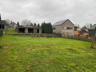 Contact: 0497 84 93 02 - We Invest Ourthe-Amblève en Vivian hebben het genoegen u dit prachtige bouwgrondstuk te presenteren, gelegen in de...