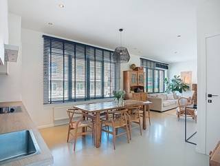 Recent vernieuwd 1-slaapkamer appartement met zonneterras op de 2de verdieping van een oud pakhuis.  Het appartement met loftallures bevindt zich...