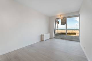 Ontdek dit gezellig gelijkvloerse appartement, ideaal gelegen op toplocatie aan de Zeedijk van De Panne. Hier geniet u dagelijks van een...