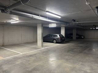 Ondergrondse staanplaatsen te huur aangeboden aan de Van Den Hautelei 174 te Deurne gelegen in een afgesloten parkeergarage!