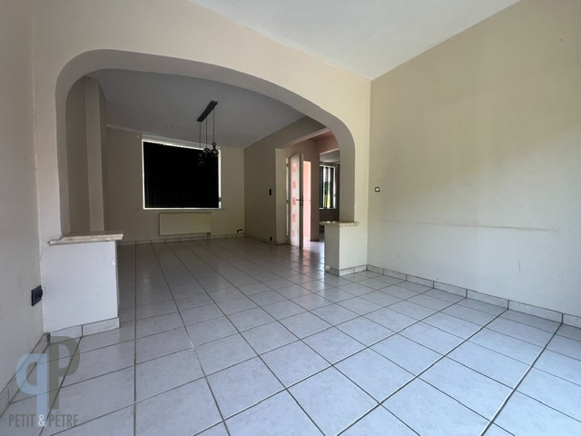 Te renoveren woning met 3 slaapkamers, garage en tuin - photo 5
