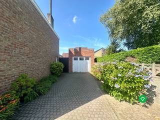 Deze centraal gelegen woning bevindt zich op wandelafstand van openbaar vervoer, scholen en winkels. De woning is op te frissen, maar biedt heel...