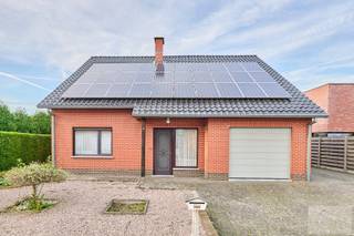 Instapklare gezinswoning op ruim perceel van 1.300 m² in geliefde buurt te PeltIn de Koningsstraat 50 te Pelt vindt u deze ruime en instapklare...