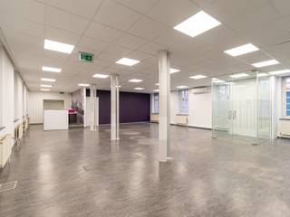 <p>Bent u op zoek naar een full-service privékantoor dat 24/7 beschikbaar is? <br />Of heeft u voldoende aan een plekje in de sfeervolle gemeenschappelijke werkruimte? </p>
<p>In het mooie, historische Paterspand te Turnhout - kan u kiezen uit diverse mogelijkheden. Van een virtueel kantoor tot een full-service privékantoor, vergader- en congreszalen met catering, de mogelijkheden zijn eindeloos. Klanten zullen bovendien gebruik kunnen maken van de nieuwe ondergrondse parking welke een rechtstreekse inrit zal hebben via de Paterstraat.<br /><br />Full service kantoren betekent volledig ontzorgen op vlak van infrastructuur en onthaal:<br />- volledig ingericht en uitgerust met kwalitatieve materialen<br />- onthaaldiensten, post- en telefoonbeheer<br />- unieke telefooninfrastructuur en internetconfiguratie met firewalls<br />- beheer van catering<br />- water, elektriciteit, verwarming<br />- dagelijkse schoonmaak<br />- taksen op het gebouw<br />- onroerende voorheffing<br />- ...</p>
<p>Bovendien kan elke klant gratis gebruik maken van de gemeenschappelijke werkruimten op volgende locaties. (Brussels Airport, Brussels Expo, Brussels Parliamant, Antwerp East,…)</p>
<p>1. Privékantoren: vanaf 700 euro/maand<br />2. Kantoor 2 pers: vanaf 700 euro/maand<br />3. Kantoor 4 pers: vanaf 1000 euro/maand<br />4. Kantoor 6 pers: vanaf 2000 euro/maand<br />5. co-working spaces: vanaf 219 euro/maand <br />6. vergaderzalen: vanaf 90 euro/dag<br />7. Ook mogelijkheid tot verhuur 1<sup>ste</sup> verdieping (+/- 600m²): prijzen op aanvraag</p>