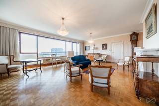 Info & viewings: maxime.l@weinvest.be | 02 315 77 22We Invest is pleased to present this magnificent opportunity, located in the heart of the...