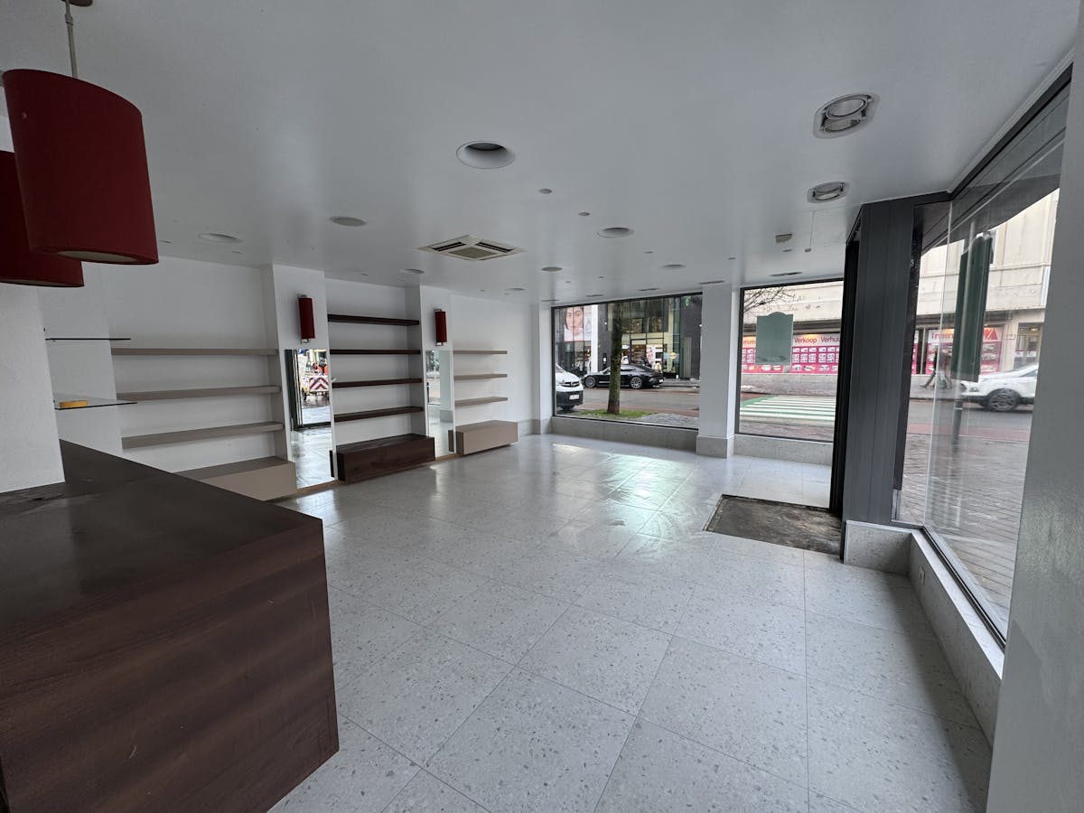 Propriété commerciale unique (55 m²) avec un emplacement d'angle - photo 4