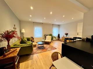 Dit instapklare duplex appartement, volledig gerenoveerd in 2019, combineert gezelligheid met modern wooncomfort.Met een energiezuinige EPC-score B,...