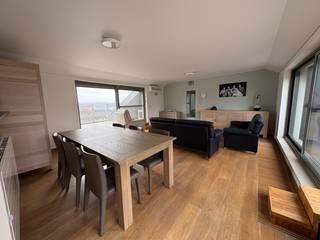 Fenomaal verzicht en centraal gelegen...Op de bovenste verdieping van residentie Chopin, "boven de KBC", ligt dit fantastisch dakappartement.Via de...