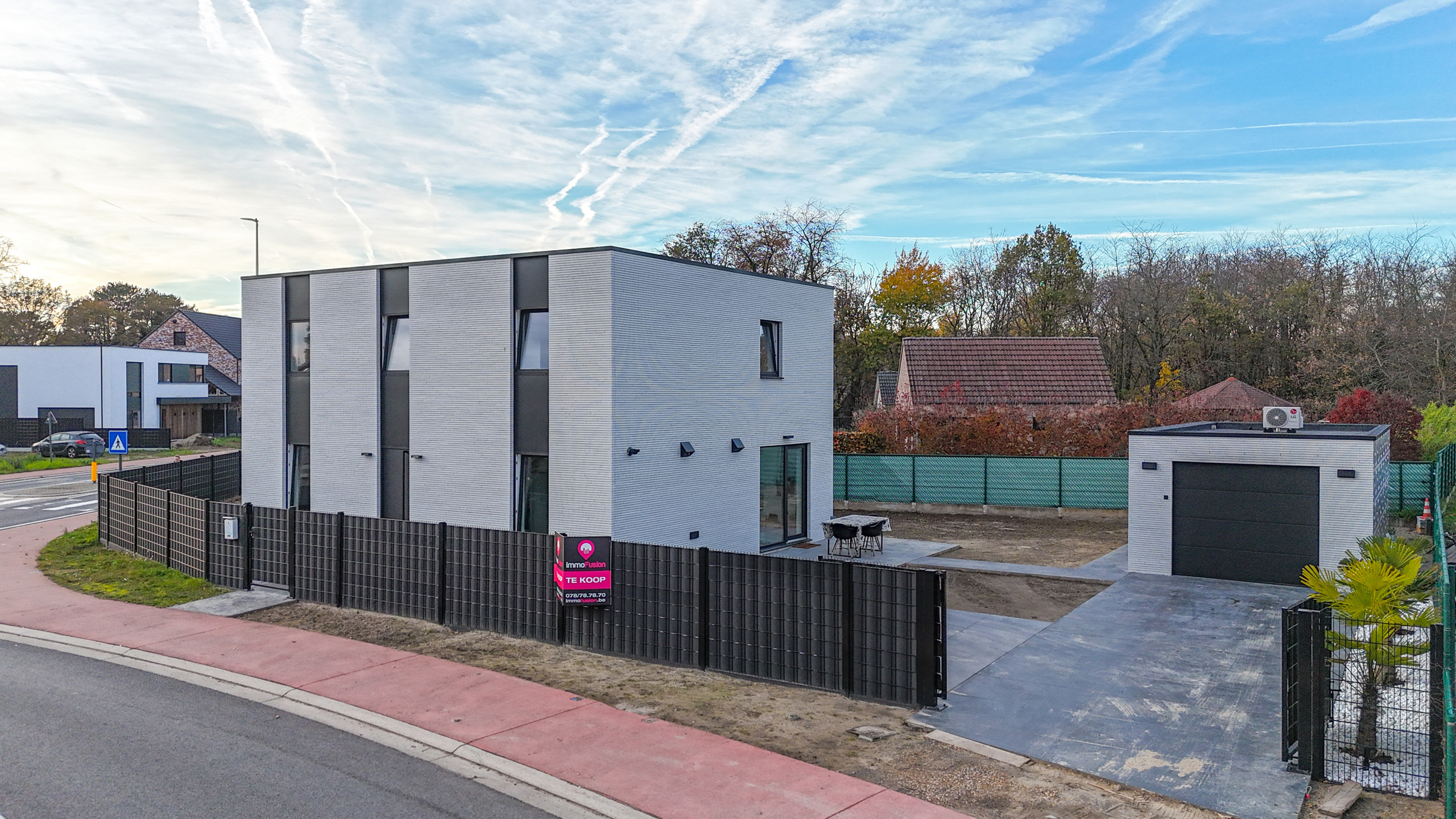 Open nieuwbouwwoning met garage op ruim hoekperceel van 5are - foto 1